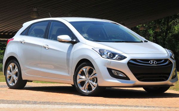 Hyundai i30 com novo motor - Modelo chega com motor 1.8 e preo de R$ 69.900