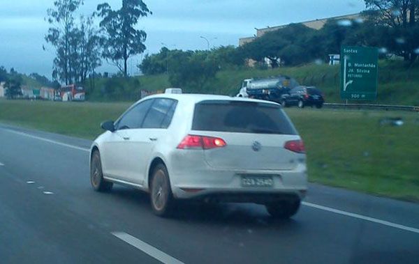 Exclusivo: Volkswagen Golf VII - Carro  flagrado rodando em testes no Brasil
