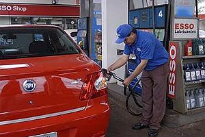 Governo regulamenta etanol - Proporo da mistura do combustvel na gasolina ficar entre 18% e 25%